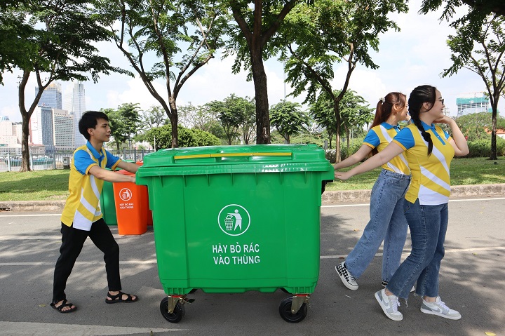 Kinh nghiệm lựa chọn thùng rác nhựa cho các khu công cộng.
