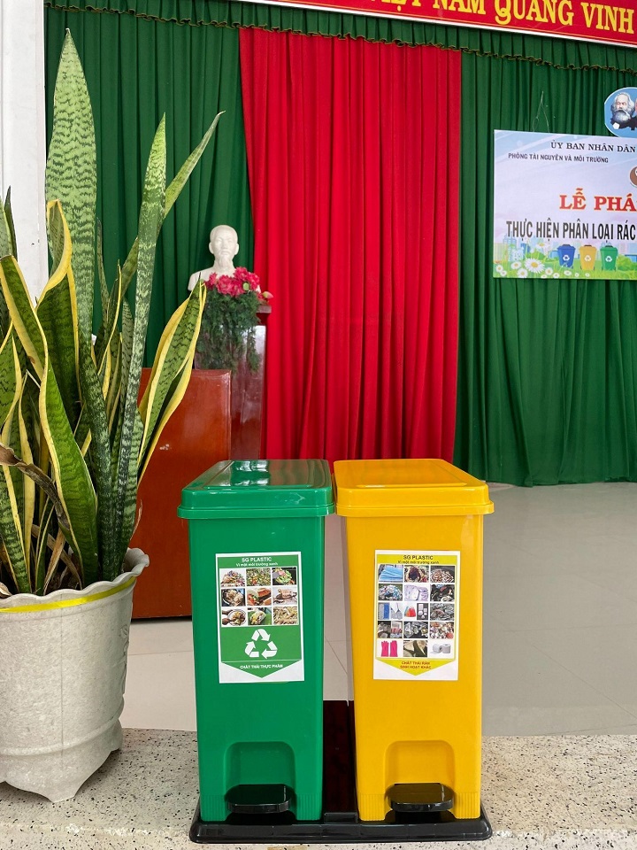 Cung cấp 758 thùng rác xã Tân Bình, huyện Châu Thành, Đồng Tháp