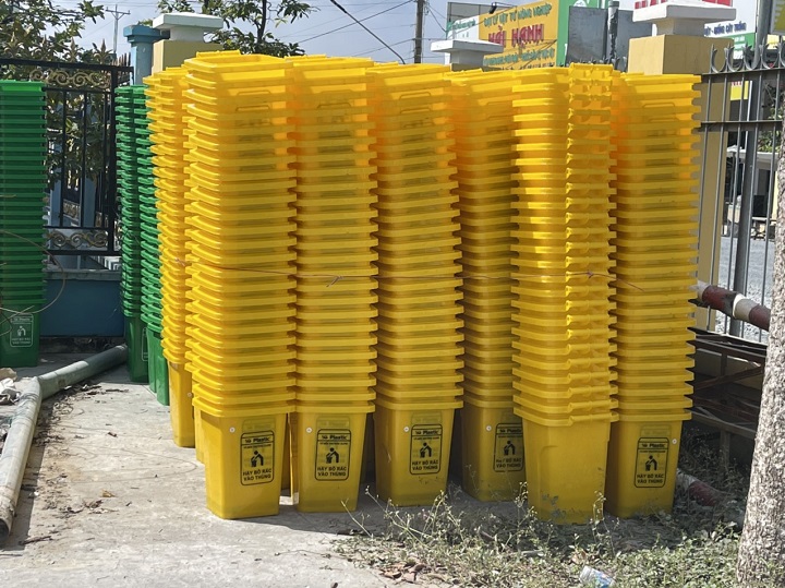 Cung cấp 9.544 thùng rác nhựa phân loại huyện Thanh Bình, Đồng Tháp