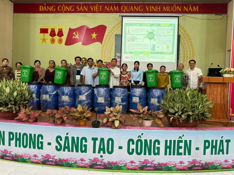 Thực trạng phân loại, thu gom, vận chuyển, xử lý chất thải rắn sinh hoạt và giải pháp tăng cường quản lý dựa vào cộng đồng.