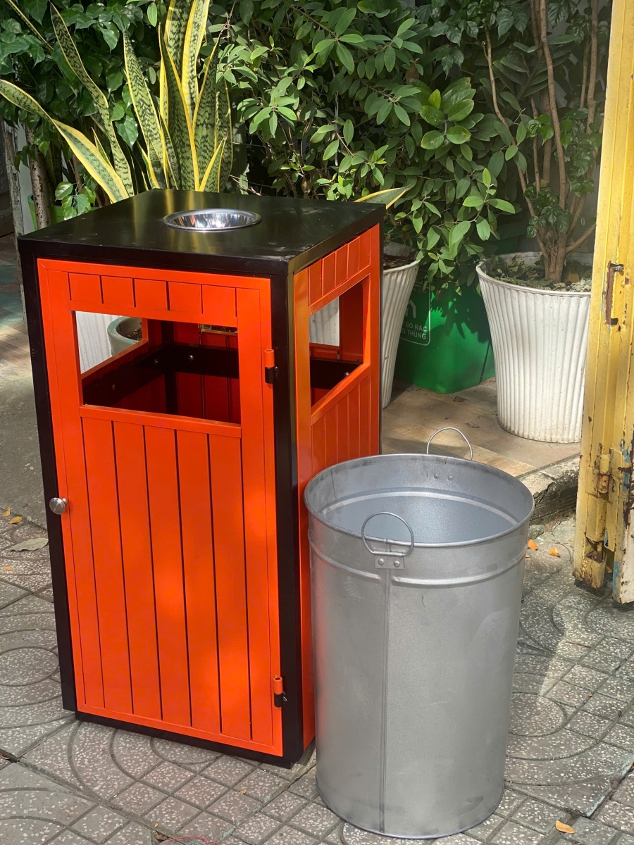 Thùng Rác Giả Gỗ Ngoài Trời Hình Vuông