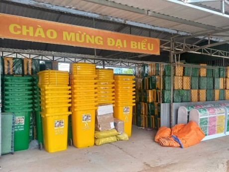 Cung cấp 758 thùng rác xã Tân Bình, huyện Châu...